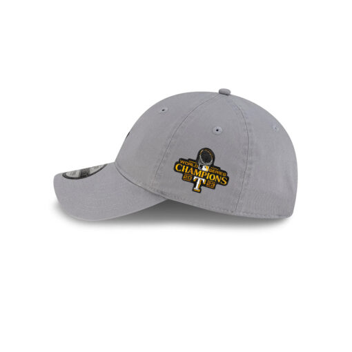New York Yankees Mini Logo Adjustable Cap in Gray