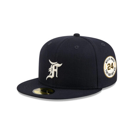 New York Yankees Minimal Bar Fitted Cap in Black