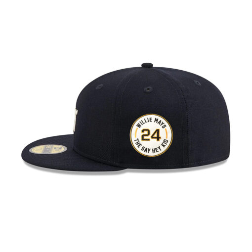 New York Yankees Minimal Bar Fitted Cap in Black New York Yankees Minimal Bar Fitted Cap in Black