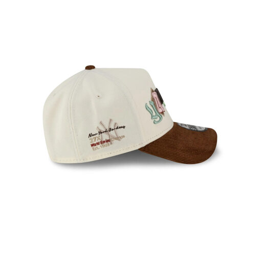 New York Yankees Notes Snapback in Cream