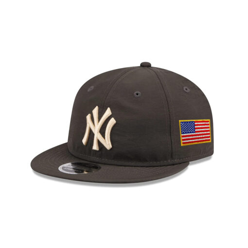 New York Yankees Nylon Retro Crown Adjustable Cap in Black