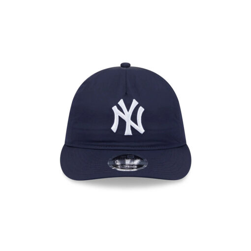 New York Yankees Nylon Retro Crown Snapback in Black