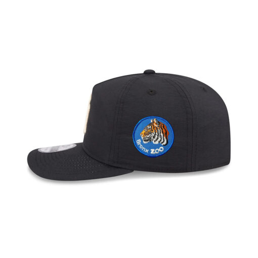 New York Yankees Nylon Snapback in Black