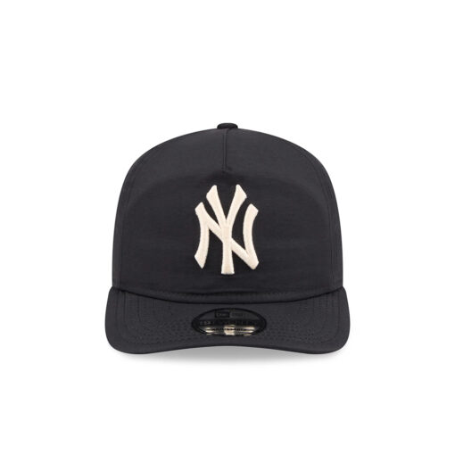 New York Yankees Nylon Snapback in Black