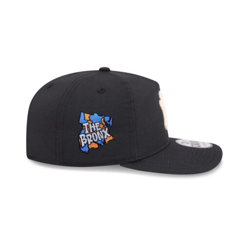 New York Yankees Nylon Snapback in Black