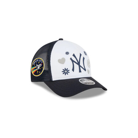 New York Yankees Play Mark Trucker Cap in White
