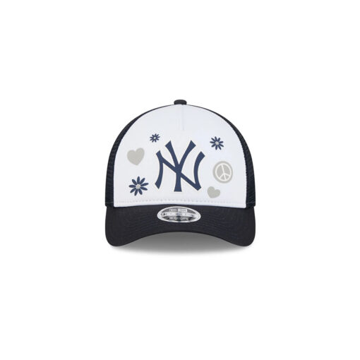 New York Yankees Play Mark Trucker Cap in White