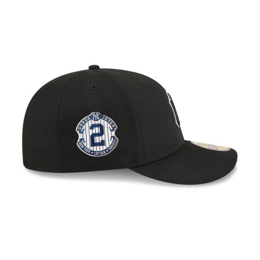 New York Yankees Pre-Curve Fitted Cap in Black