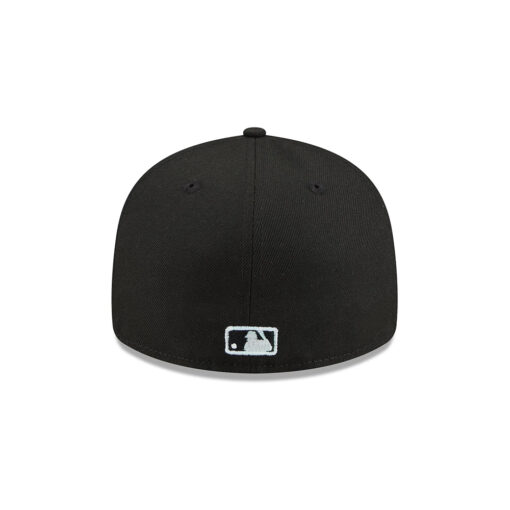 New York Yankees Pre-Curve Fitted Cap in Black