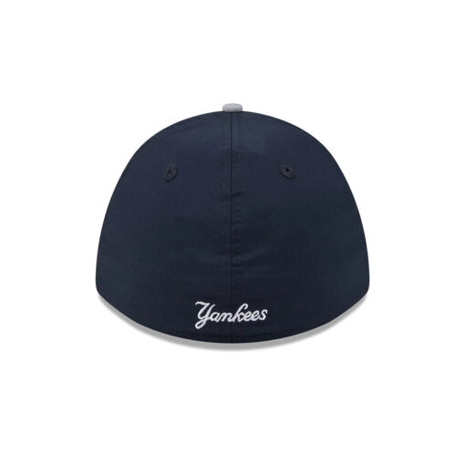 New York Yankees Rope Detail Stretch-Fit Cap in Black