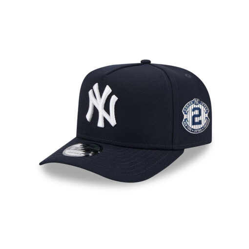 New York Yankees Side Patch Snapback in Black New York Yankees Side Patch Snapback in Black