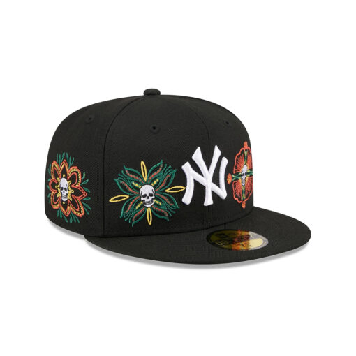 New York Yankees Skull and Flowers Fitted Cap in Black