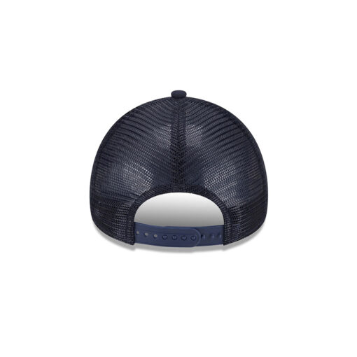 New York Yankees State Outline Trucker Cap in Black
