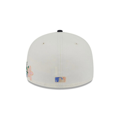 New York Yankees Tonal Floral Fitted Cap in White New York Yankees Tonal Floral Fitted Cap in White