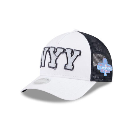 New York Yankees Women’s Felt Logo Trucker Cap in Optic White