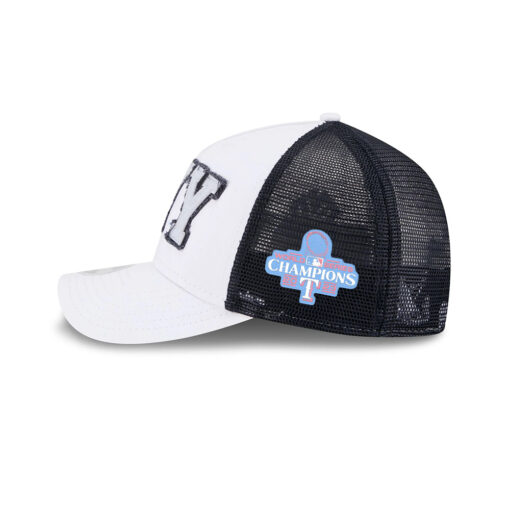 New York Yankees Women’s Felt Logo Trucker Cap in Optic White