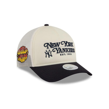 New York Yankees Women’s Retro Chrome Trucker Cap in White