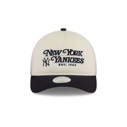 New York Yankees Women’s Retro Chrome Trucker Cap in White