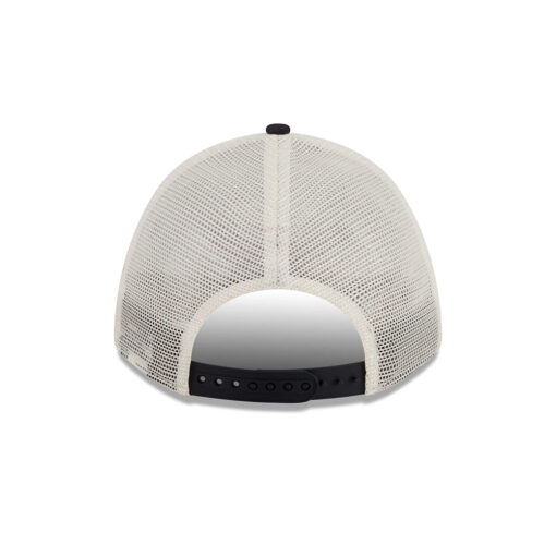 New York Yankees Women’s Retro Chrome Trucker Cap in White