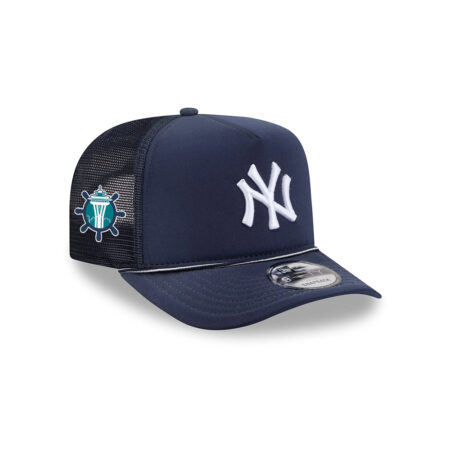 New York Yankees Worn Fabric Trucker Cap in Navy