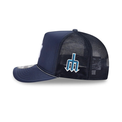 New York Yankees Worn Fabric Trucker Cap in Navy