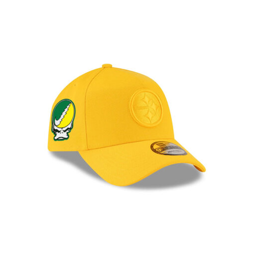 Pittsburgh Steelers Snapback Cap in Gold
