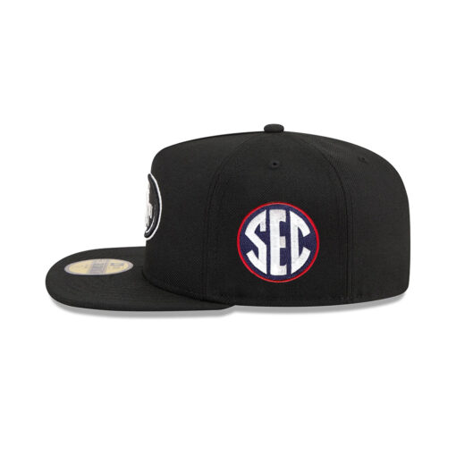 San Francisco 49ers Black and White SF Oval Side Patch Fitted Hat in Black San Francisco 49ers Black and White SF Oval Side Patch Fitted Hat in Black